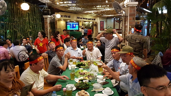 Quán bia xem bóng đá ở Hà Nội vừa ngon vừa có không gian rộng rãi