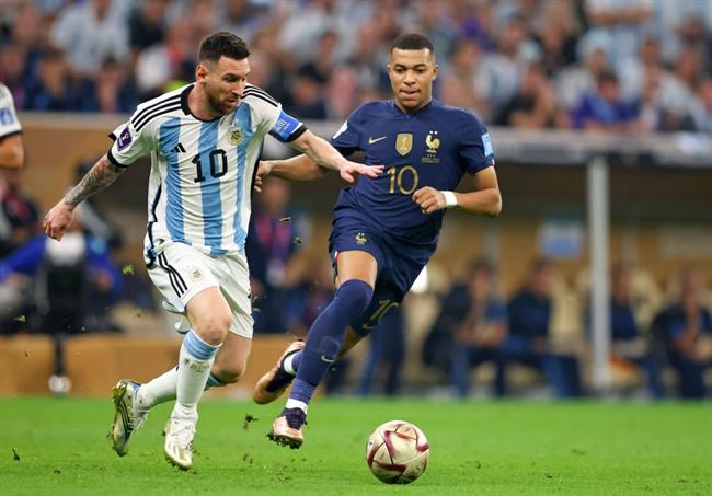 Messi phản pháo nhận định của Ronaldo về World Cup